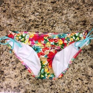3/$30 Gianni Bini floral swimsuit bottom